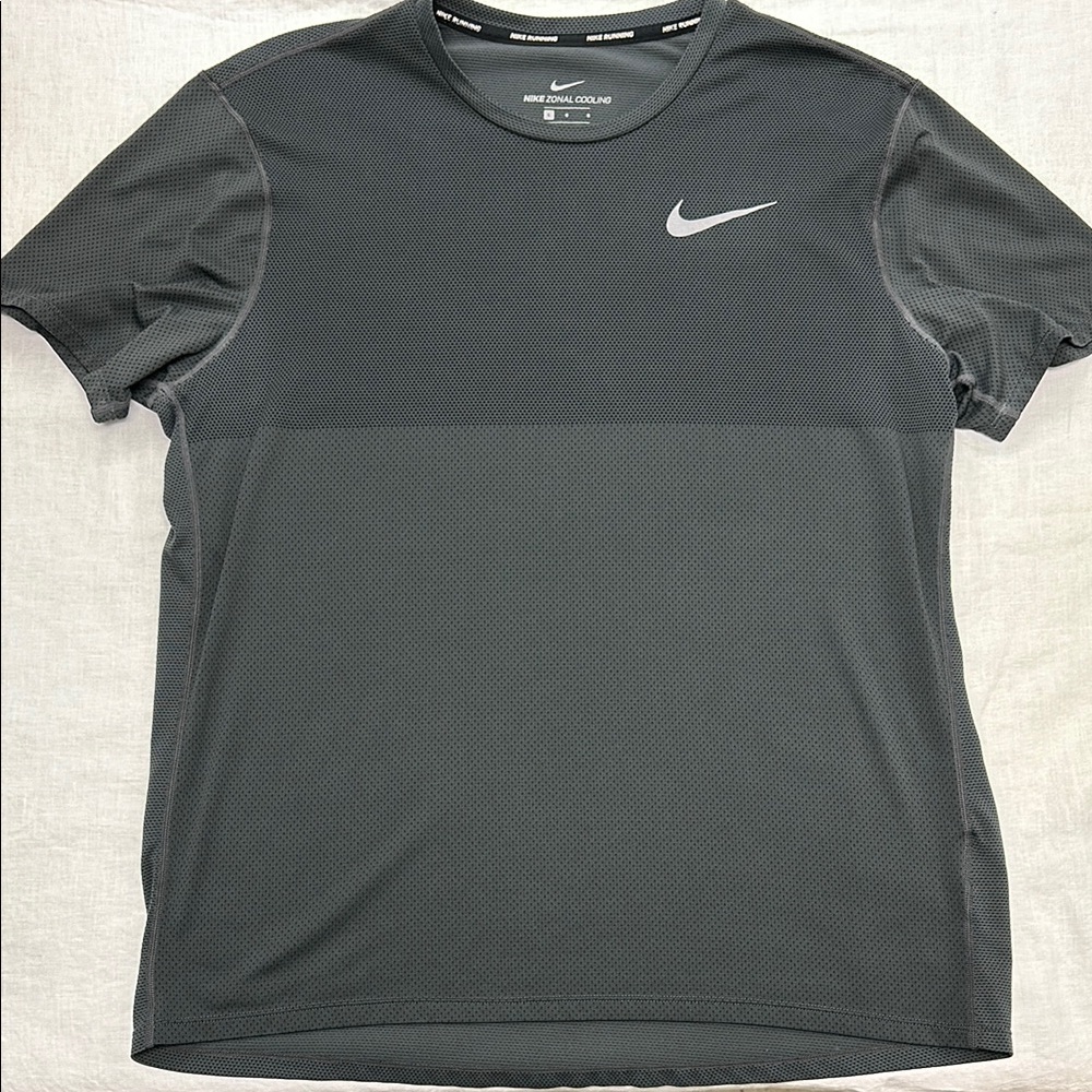 Nike Men's Gray Dri-FIT Shirt